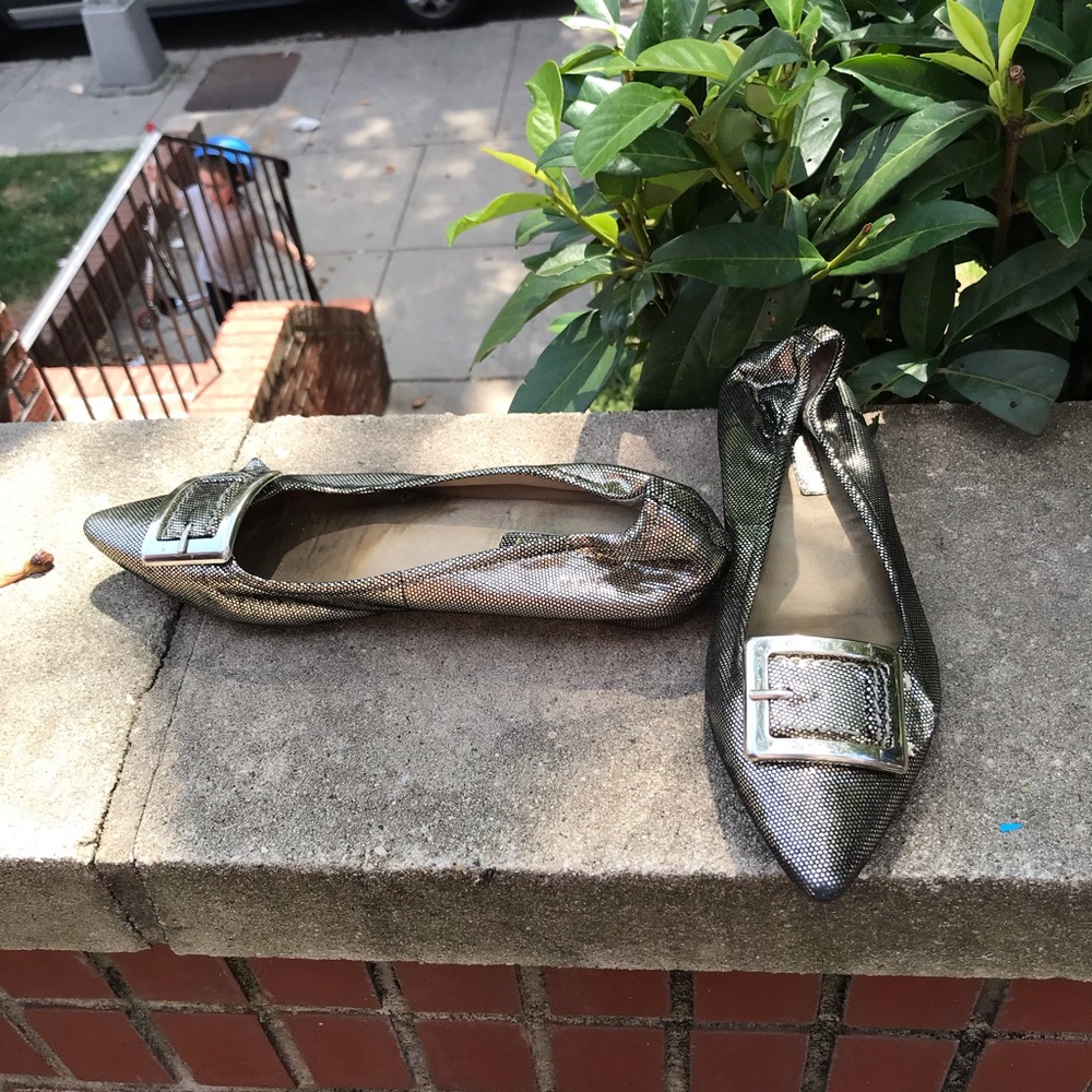 Flat shoes